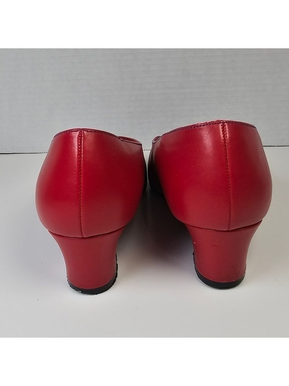 Vintage Allyson Whitmore Red Pumps with Purple Hat Design - Picture 5 of 10
